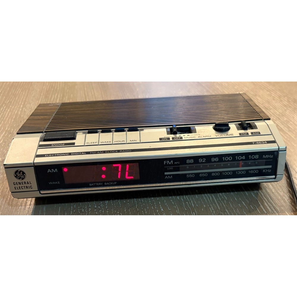 Vintage GE General Electric 7-4634B AM FM Alarm Clock Radio Woodgrain LED Tested